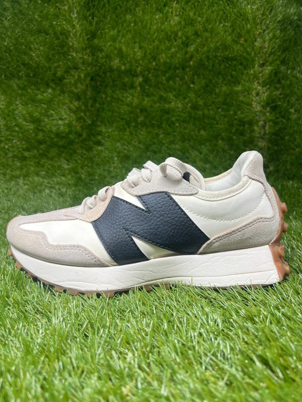 New Balance 327 Women Size 7.5 Beige Athletic Running Walking Shoes Sneakers